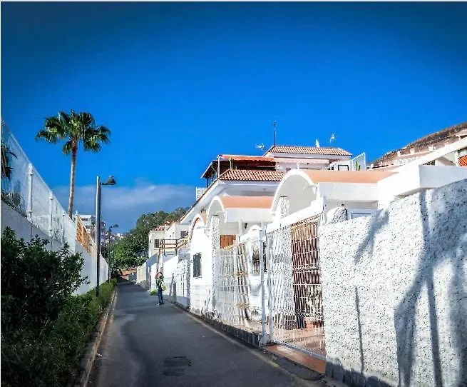 Lovely 2 Bedroom Apartment Near Las Vistas Beach Adults Only! Playa de las Americas