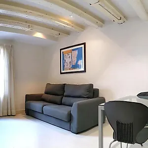 classbedroom-gothic-ramblas-apartments.topbarcelonahotels.com/