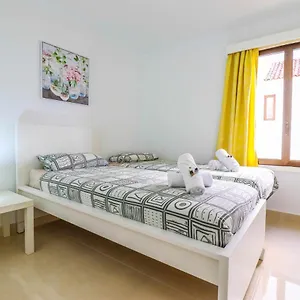 Rentaliday Garden Villa